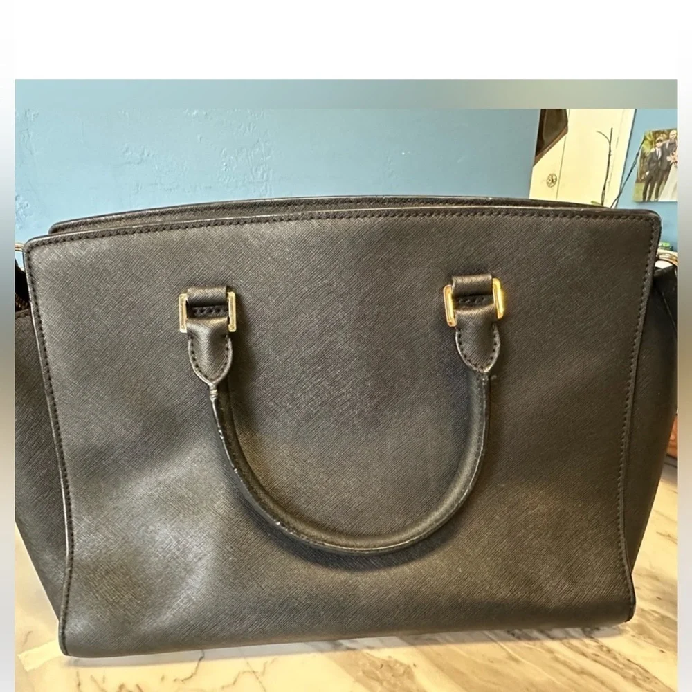 Michael Kors Women’s Selma Saffiano Leather Medium Satchel
